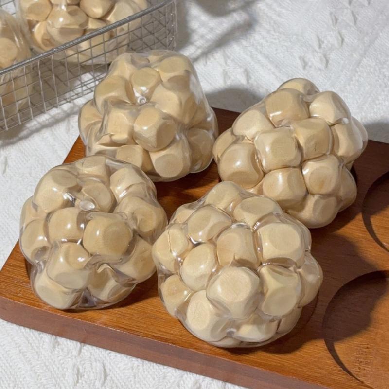 Wooden Noisy Ball Squishy Toy  - Kids Toys Entertainer recension och pris